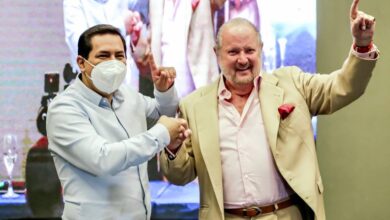 Photo of Isidro Romero firma acuerdo para reactivación del agro con Andrés Arauz