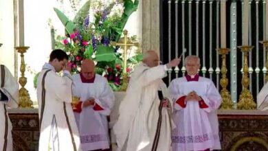 Photo of Papa Francisco celebra la Misa del Domingo de Pascua 2022 ante miles de personas