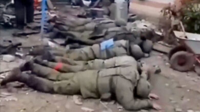 Photo of El NYT verifica los videos de la ejecuciÃ³n de militares rusos cautivos por soldados de Ucrania