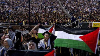 Photo of Estudiantes propalestinos interrumpen una ceremonia de graduación universitaria en EE.UU. (VIDEOS)