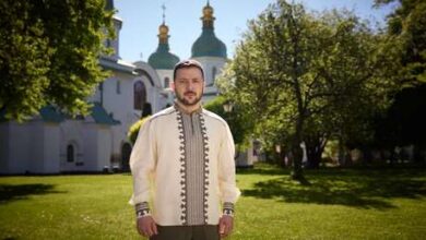 Photo of Zelenski: «Dios tiene un parche con la bandera ucraniana en el hombro»