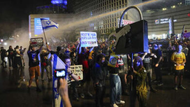 Photo of La Policía israelí dispersa con cañones de agua una protesta por la liberación de rehenes