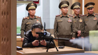 Photo of Kim Jong-un prueba un nuevo rifle de francotirador y da en el blanco (FOTOS)