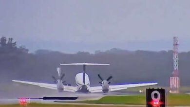 Photo of VIDEO: Una avioneta aterriza sin ruedas tras dar vueltas durante horas
