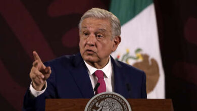 Photo of López Obrador comenta sobre los petardos lanzados al Palacio Nacional