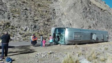 Photo of Al menos 13 muertos y 18 heridos deja el accidente de un autobús en Perú