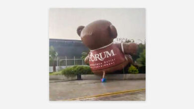 Photo of VIDEO: Un oso gigante surca las calles mexicanas ‘volando’ al compás del viento