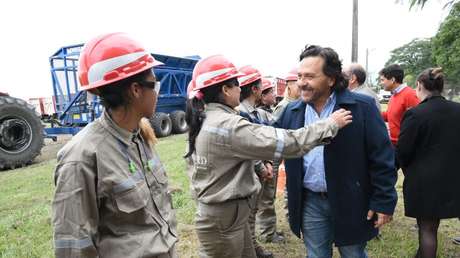 Photo of ¿Pacto paralelo?: gobernador argentino convoca a un acuerdo político tras frustrada cita de Milei