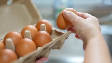 Photo of ¿Lavas los huevos antes de cocinarlos? No lo hagas porque es peligroso