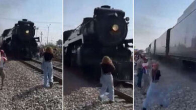 Photo of Mujer casi es arrollada al intentar fotografiar la locomotora ‘Emperatriz’ en México (VIDEO)