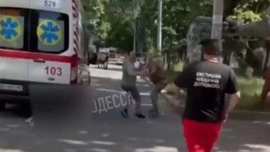 Photo of Pelea masiva entre reclutadores ucranianos y médicos del servicio de ambulancias (VIDEO)