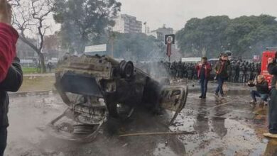 Photo of VIDEOS: La represión policial a los manifestantes que protestan contra la Ley Bases en Argentina