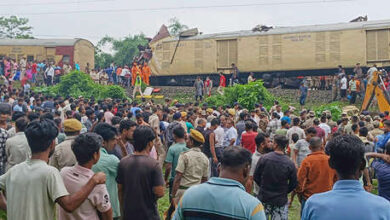 Photo of Al menos 15 muertos y decenas de heridos tras choque de trenes en la India