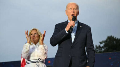 Photo of VIDEO: Joe Biden se congela en pleno escenario al ponerse la música