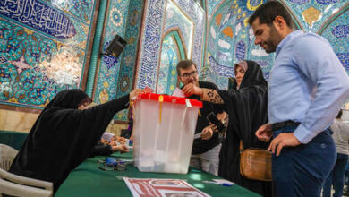 Photo of Los iraníes acuden a votar en la segunda vuelta de las elecciones presidenciales