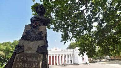 Photo of El alcalde de una ciudad de Ucrania se opone a la demolición de monumentos a personalidades rusas