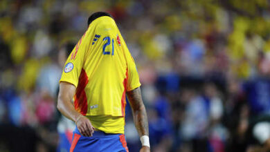 Photo of La roja a Muñoz desata una explosión de memes tras el Colombia-Uruguay