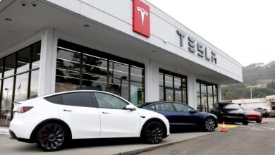 Photo of Las ventas anuales de Tesla caen por primera vez, pero el sector de vehículos eléctricos sigue creciendo
